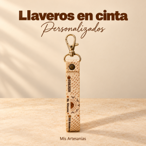 Llavero en cinta personalizado con diseño original beige y marrón y gancho metálico.