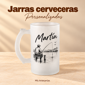 Jarra cervecera esmerilada con diseño original Martín y pescador sobre fondo beige.
